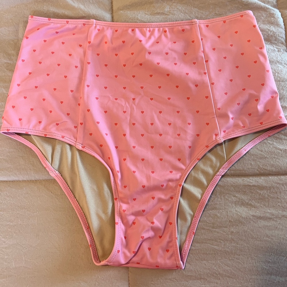 Small pink hearts cut high EUC kortni jeane minor pilling